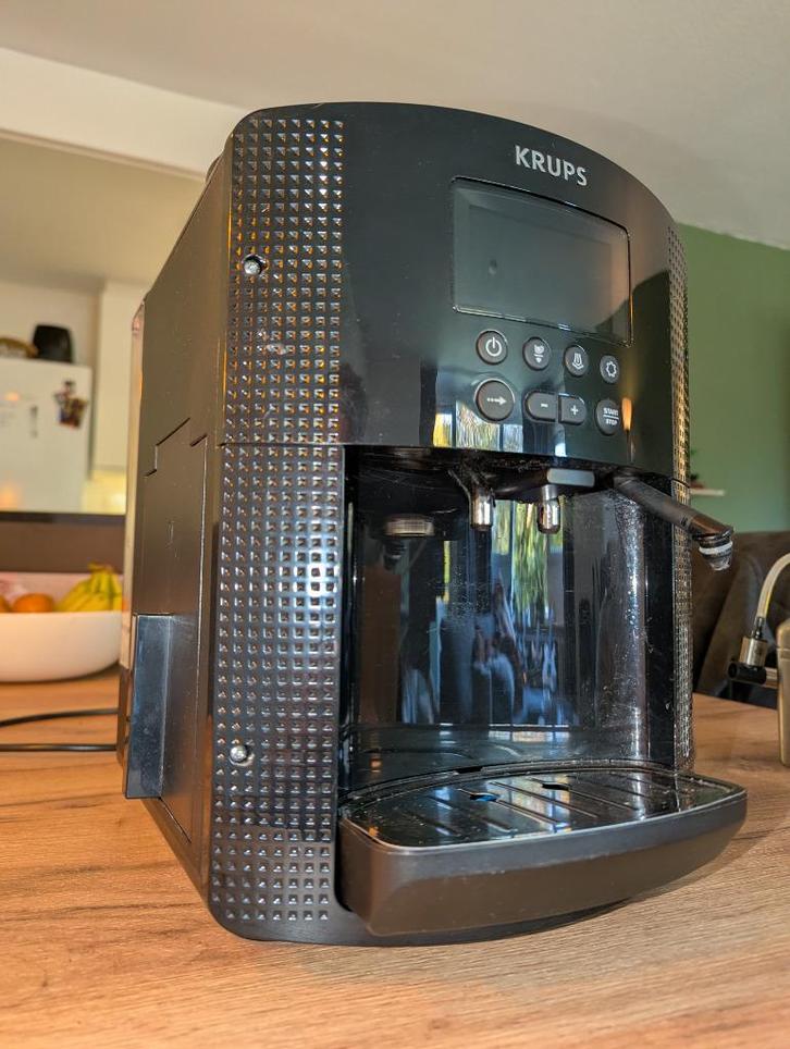 Krups EA8150 (+ Melkkan XS6000), Witgoed en Apparatuur, Koffiezetapparaten, Gebruikt, Koffiebonen, Combi, 2 tot 4 kopjes, Afneembaar waterreservoir