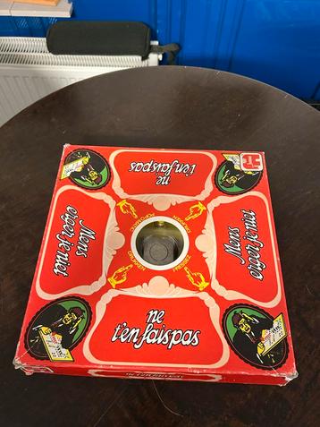 Mens Erger Je Niet - Mist 1 pion beschikbaar voor biedingen