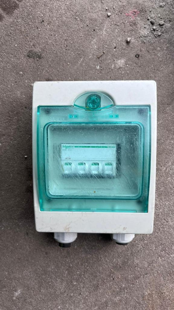 Verdeelkast Schneider 4-polig met automaat IP65, Doe-het-zelf en Verbouw, Elektra en Kabels, Gebruikt, Overige typen, Ophalen