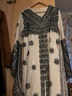 Prachtige witte jurk met zwarte details, Ophalen, Wit, Maat 42/44 (L), Zo goed als nieuw