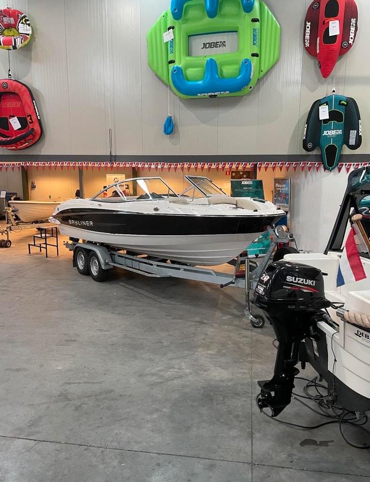 Bayliner Speedboot - bowrider 215, Watersport en Boten, Speedboten, Zo goed als nieuw, 6 meter of meer, Benzine, 200 pk of meer