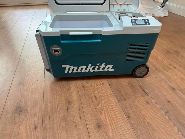 Makita Vries/koelbox met verwarmfunctie, Doe-het-zelf en Verbouw, Gereedschapskisten, Nieuw, Ophalen