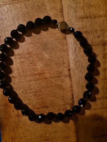 Elegante Ketting – Facet Geslepen Zwarte Jade beschikbaar voor biedingen
