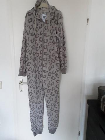 Leuke en heerlijk warme onesie huispak  beschikbaar voor biedingen