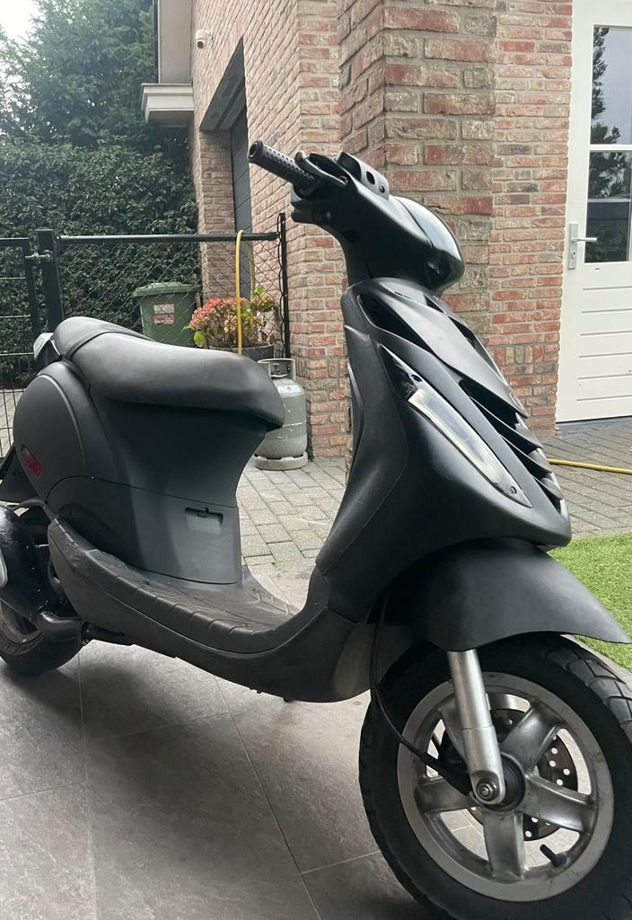 Zip 70cc 2takt geel kenteken geen wok., Fietsen en Brommers, Scooters | Piaggio, Nieuw, Zip, Tweetakt, Ophalen