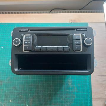 Originele radio VW Caddy (2012) beschikbaar voor biedingen