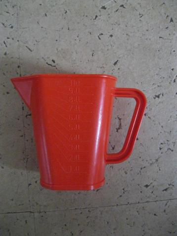 1 rode 1 liter maatkan, plastic beschikbaar voor biedingen