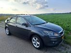 Ford Focus 1.6 74KW 5D 2010 Grijs, Auto's, 1596 cc, 4 cilinders, Origineel Nederlands, 1200 kg