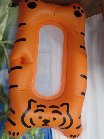 muzik waterhangmat oranje tiger met bekerhouder beschikbaar voor biedingen