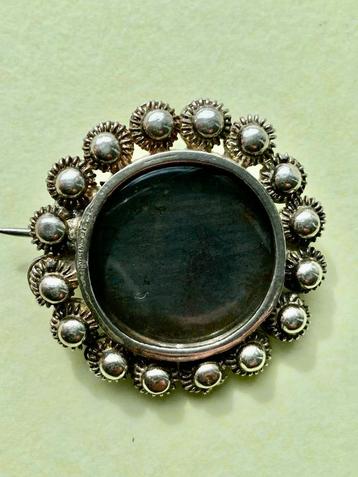 Vintage zilveren broche filigrain beschikbaar voor biedingen