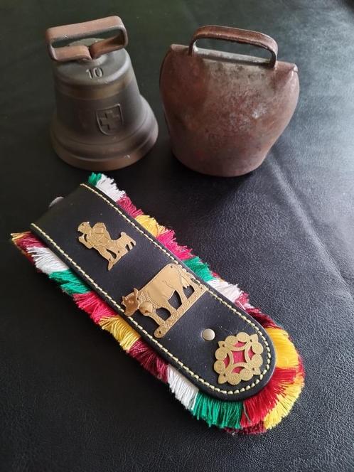 2 verschillende zwitserse koebellen en 1 hanger, Antiek en Kunst, Curiosa en Brocante, Ophalen of Verzenden