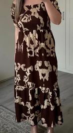 Boutiekje bruine jurk met print, stretch en off shoulders, Boutiek, Bruin, Ophalen of Verzenden, Zo goed als nieuw
