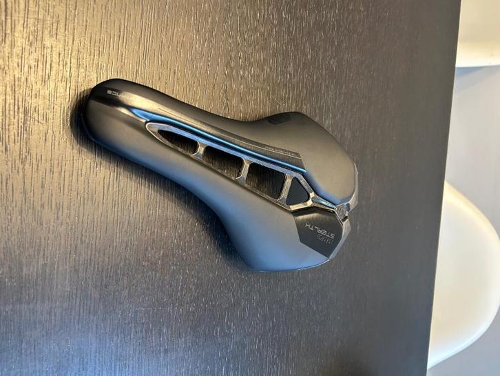 PRO Stealth Team Carbon Fietszadel | 152 mm, Fietsen en Brommers, Fietsonderdelen, Zo goed als nieuw, Algemeen, Zadel, Ophalen of Verzenden