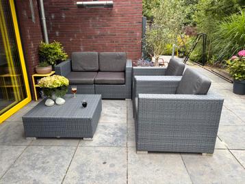 Mooie lounge set grijs beschikbaar voor biedingen
