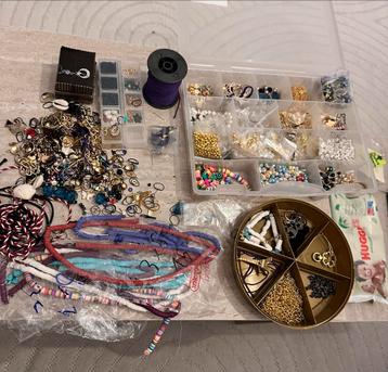 Sieraden Maken Hobby Set - Veel Onderdelen beschikbaar voor biedingen