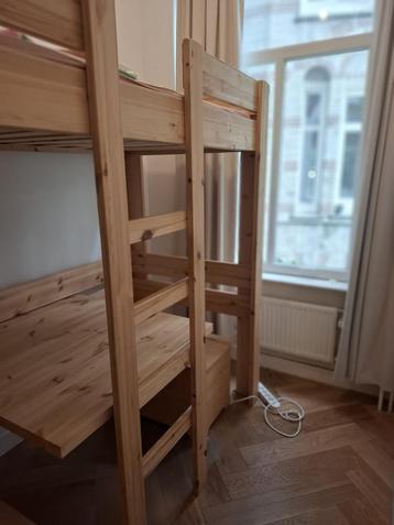 Hoogslaper met tafel en bankjes/opbergkisten eronder beschikbaar voor biedingen