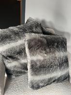Mooie sierkussens bondje van younia, Ophalen of Verzenden, Zo goed als nieuw, Grijs