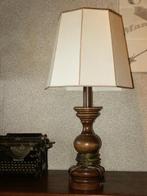 Te koop staande lamp met een houten gedraaide voet, Huis en Inrichting, Lampen | Vloerlampen, Gebruikt, Ophalen of Verzenden