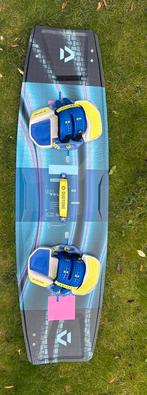 Duotone Soleil SLS 136 x 39 (2024), Watersport en Boten, Kitesurfen, Ophalen, Twintip, Kiteboard, Zo goed als nieuw