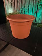 Gratis ophalen: grote plantenpot, Ophalen, Gebruikt, Rond, Kunststof