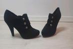 NIEUWSTAAT MOOIE DICHTE DAMES PUMPS KLEINE HAK MAAT 36 RITS, Kleding | Dames, Pumps, Zwart, Ophalen of Verzenden, Zo goed als nieuw