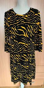 Juffrouw Jansen zwart/gele jurk maat 44[v], Kleding | Dames, Jurken, Overige kleuren, Maat 42/44 (L), Nieuw, Ophalen of Verzenden