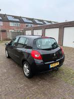 Renault Clio 1.6 16V 82KW 5-DRS AUT E4 2006 Zwart, Auto's, 535 kg, Zwart, 4 cilinders, 1165 kg