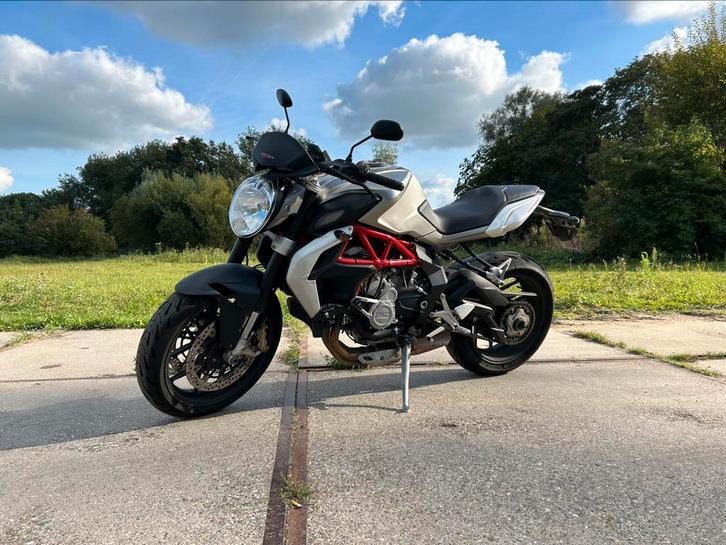 Mv agusta brutale 800 F3 (bj 2014), Motoren, Motoren | MV Agusta, Particulier, Naked bike, meer dan 35 kW, 3 cilinders, Ophalen