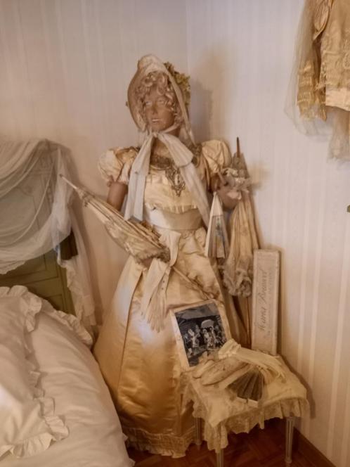 Antiek Mannequin Van Gips en Antieke Kleding , VERKOCHT, Antiek en Kunst, Curiosa en Brocante, Ophalen