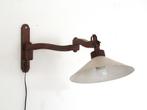 vintage houten wandlamp met wit geperforeerd kapje, Ophalen, Gebruikt, Hout, Vintage