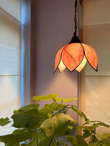 Vintage hanglamp in Tiffany stijl (bloemvorm) beschikbaar voor biedingen