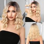 Pruik halflang blond haar in laagjes met wave slagen Brooke, Sieraden, Tassen en Uiterlijk, Uiterlijk | Haarverzorging, Verzenden