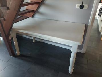 Leuke eettafel- per direct te halen beschikbaar voor biedingen