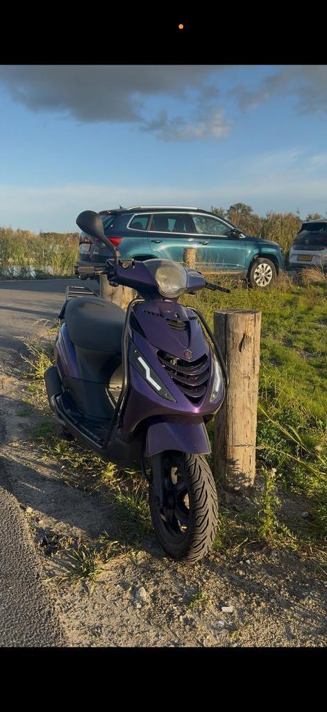 Zip 80cc moet snel weg want staat in de weg, Fietsen en Brommers, Brommeronderdelen | Scooters, Zo goed als nieuw, Piaggio, Ophalen of Verzenden