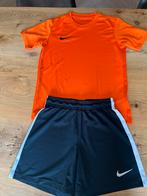Voetbaltenue oranje Nike maat 146, Kinderen en Baby's, Kinderkleding | Maat 146, Jongen of Meisje, Ophalen of Verzenden, Sport- of Zwemkleding