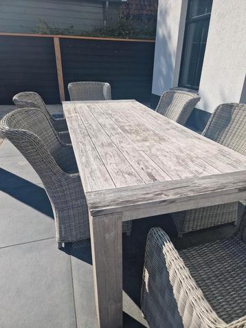 Gratis: Grote Rechthoekige Houten Tuintafel beschikbaar voor biedingen