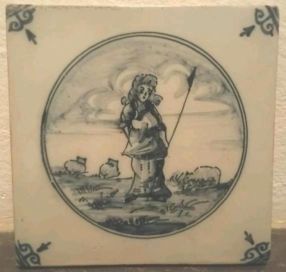 Tegeltje 13x13 CM afbeelding Vrouw in Landschap met dieren, Antiek en Kunst, Antiek | Wandborden en Tegels, Ophalen of Verzenden