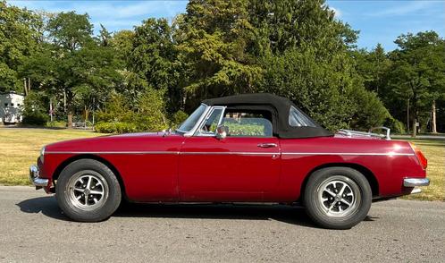 MGB - Outstanding Example, Auto's, MG, Particulier, B, Benzine, Cabriolet, Handgeschakeld, Geïmporteerd, Rood, Zwart, Kunstmatig leder