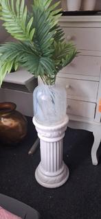 Oude Plantenzuil met vaas en nepbladeren, Ophalen, Gebruikt