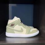 NIKE AIR JORDAN 1 MID SEA GLASS OIL GREEN - maat 40, Kleding | Dames, Schoenen, Nike, Nieuw, Ophalen of Verzenden, Sneakers of Gympen