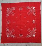 Vintage kersttafelkleed handgemaakt geborduurd vierkant rood, Ophalen of Verzenden, Zo goed als nieuw