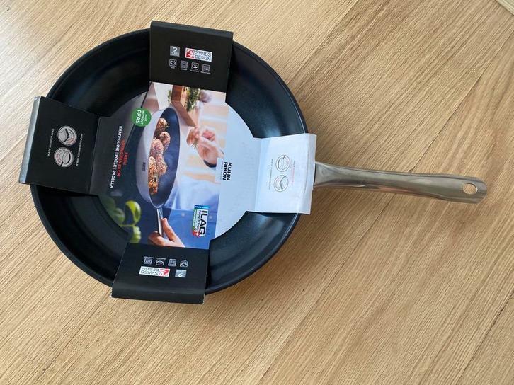 Koekenpan 28 cm kuhn rikon nieuw !!, Huis en Inrichting, Keuken | Potten en Pannen, Nieuw, Koekenpan of Braadpan, Inductieplaat