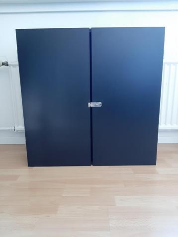 Dartkast/cabinet met ruimte voor surround beschikbaar voor biedingen