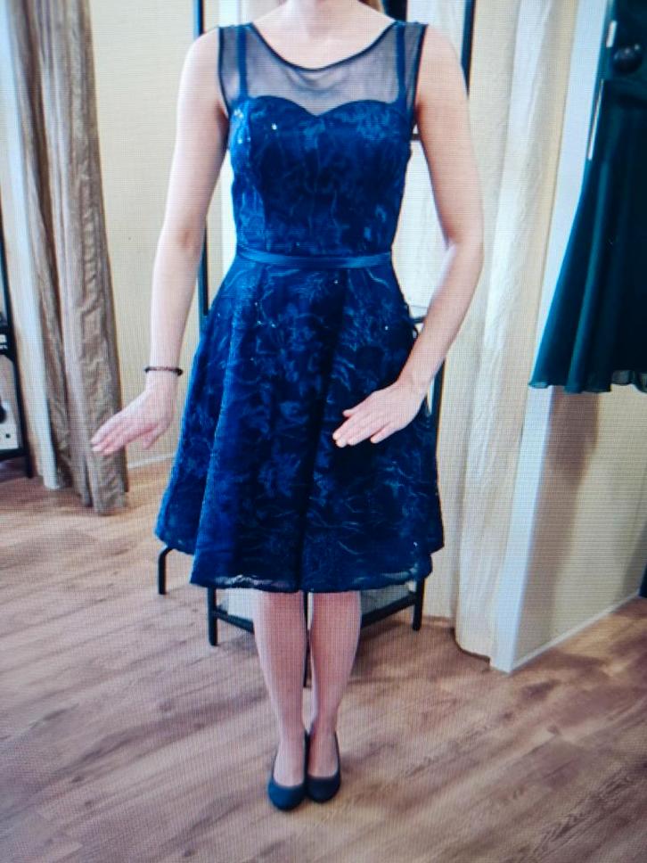 Mooie avondjurk - 1x gedragen, Kleding | Dames, Jurken, Gedragen, Maat 38/40 (M), Blauw, Knielengte, Ophalen of Verzenden