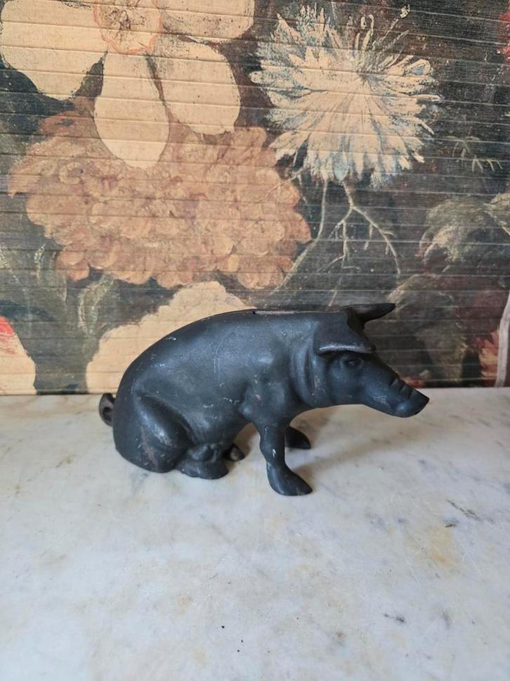 Zwart gietijzeren varken, Antiek en Kunst, Curiosa en Brocante, Ophalen of Verzenden