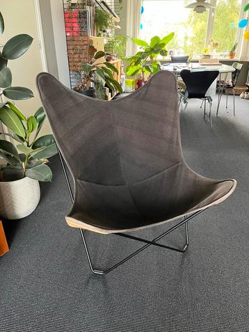 Zwarte canvas vlinderstoel [Cuero Design] beschikbaar voor biedingen