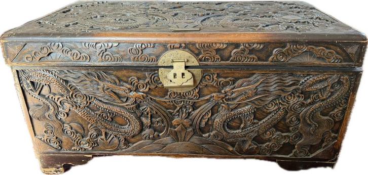 Antiek Aziatische houtsnijwerk kist,origineel slot & sleutel, Antiek en Kunst, Antiek | Woonaccessoires, Ophalen