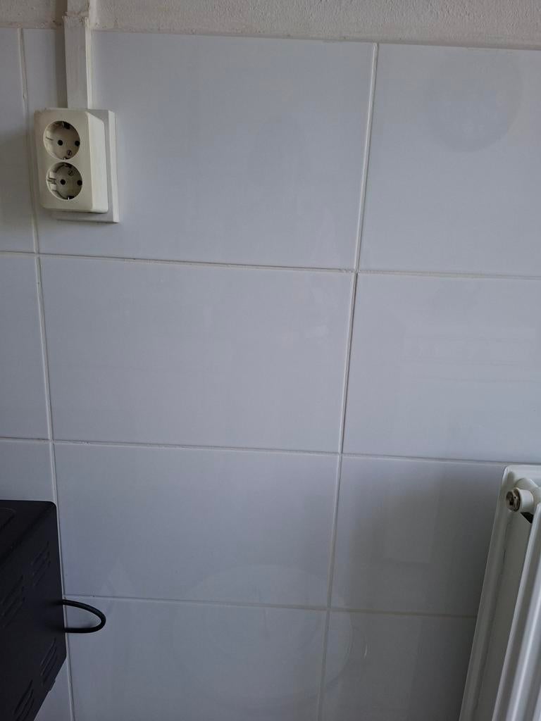 Gratis 10 witte tegels, Ophalen, 20 tot 40 cm, Minder dan 5 m², 20 tot 40 cm