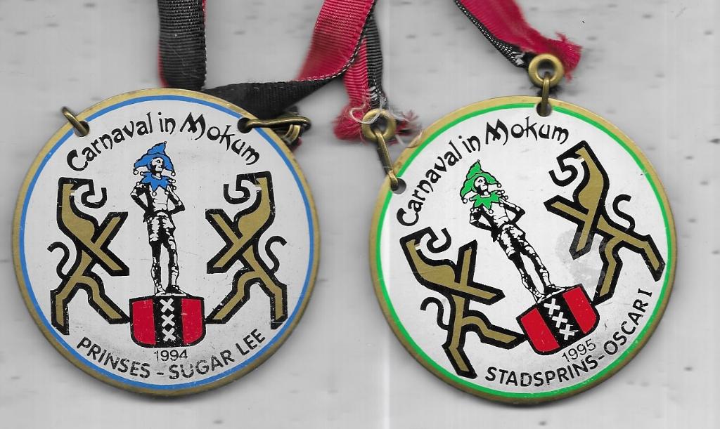 AMSTERDAM 2 CARNAVAL MEDAILLES, Ophalen of Verzenden, Overige materialen, Nederland