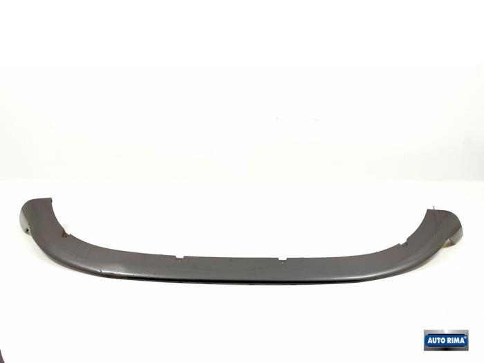 Spoiler voorbumper van een Volvo V50